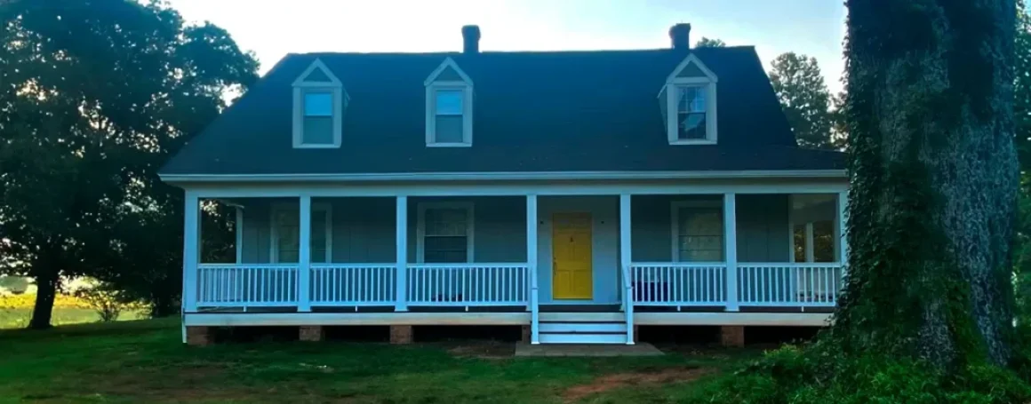 About Moreno's Roofing - Front view of a home with a new roofing